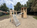 Foto: Neues Spielgerät auf dem Spielplatz Plauer Straße/Weinbergstraße (JPEG-Datei)