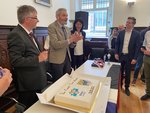 Foto: v.l.n.r. (im Vordergrund) Andreas Ohm (Präsident der Stadtvertretung der Barlachstadt Güstrow), Jean-François Vigier (Bürgermeister der Partnerstadt Bures-sur-Yvette), Jane Weber (1. Stadträtin der Barlachstadt Güstrow), Sebastian Berg (2. Stellvertretender Vorsitzender des Partnerstadtvereins Güstrow) 